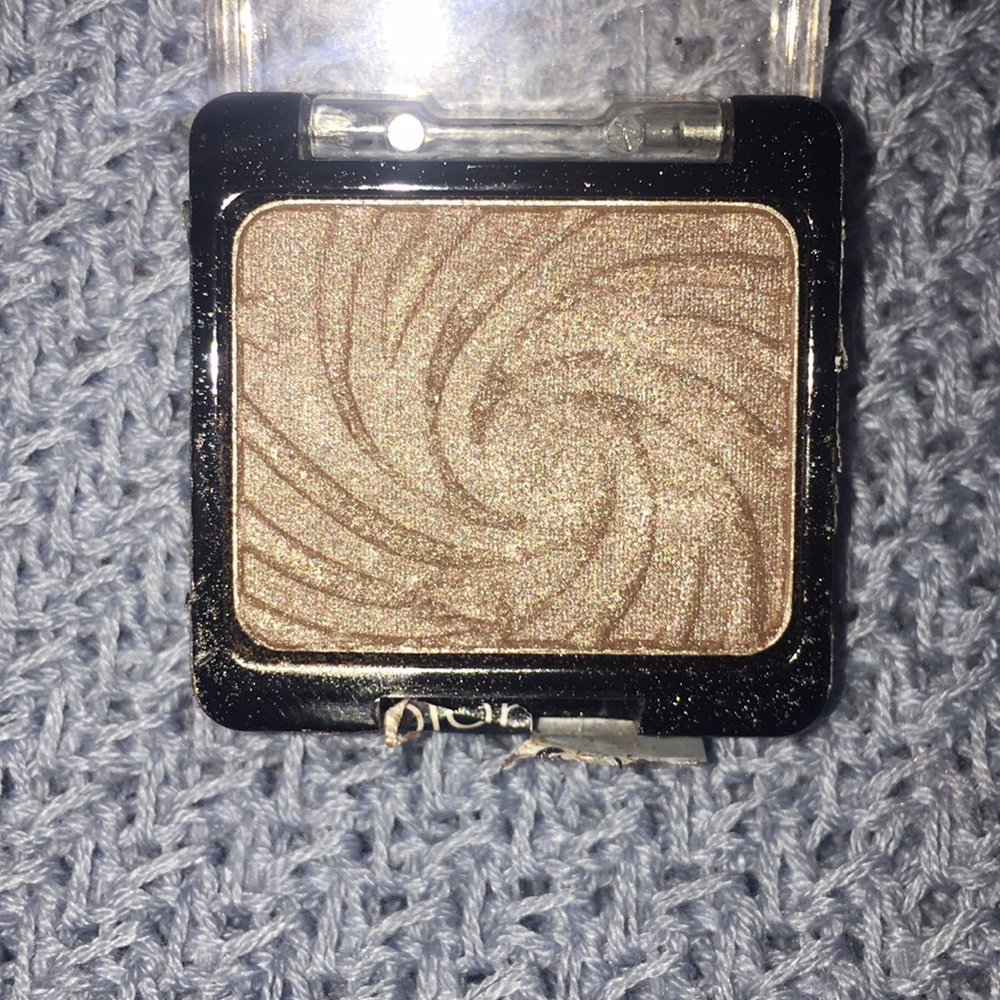 Eyeshadow - Picture 4 of 4